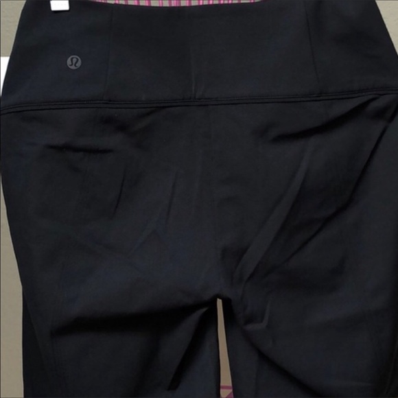 LULULEMON BLACK IN POWER SIDE POCKETS MR SHORTS - Picture 2 of 9